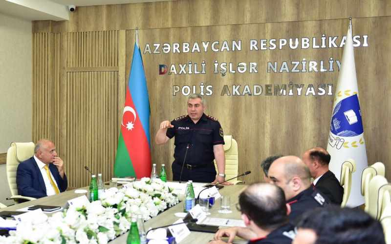 Hüquq və İnsan Haqları İnstitutunun nümayəndəsi suverenlik və insan hüquqları haqqında danışıb - FOTOLAR