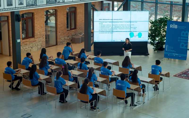 “Sosial bacarıqlar” mövzusunda təlimlər  keçirilib - FOTOLAR