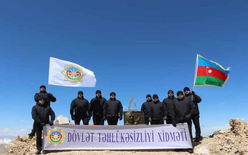 DTX əməkdaşları “Heydər zirvəsi”nə yürüş təşkil etmişlər