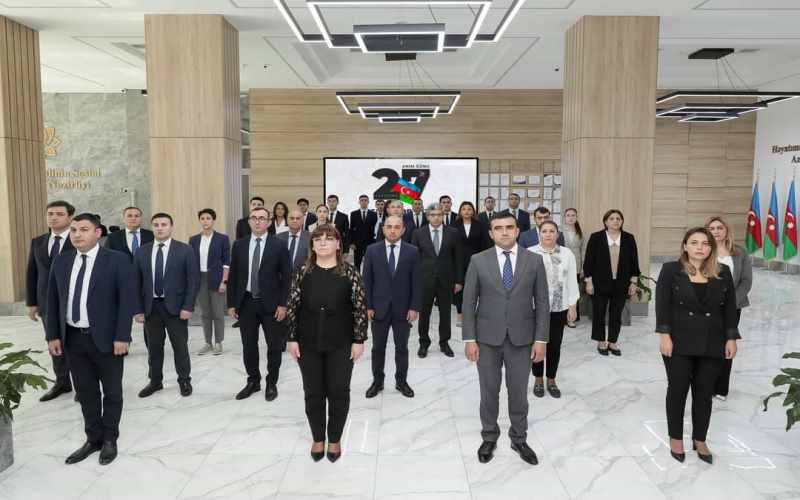 Şəhidlərimizin xatirəsi bir dəqiqəlik sükutla yad edilib