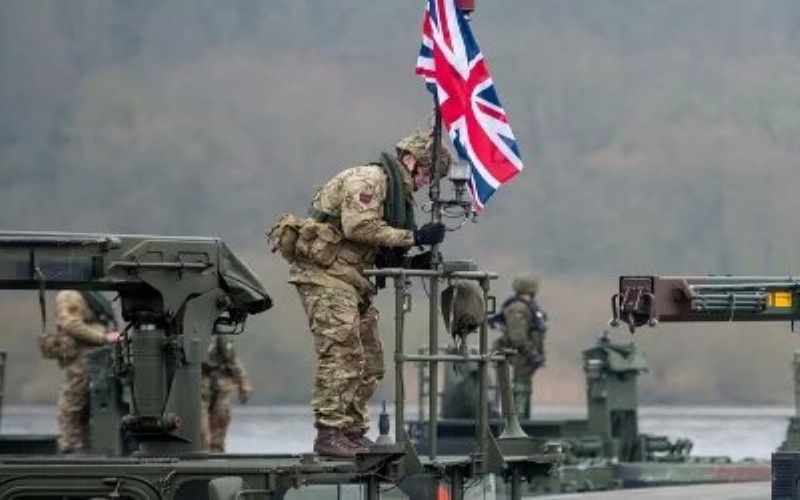 Britaniya Ukraynaya qoşun və təyyarə göndərməyə hazırdır