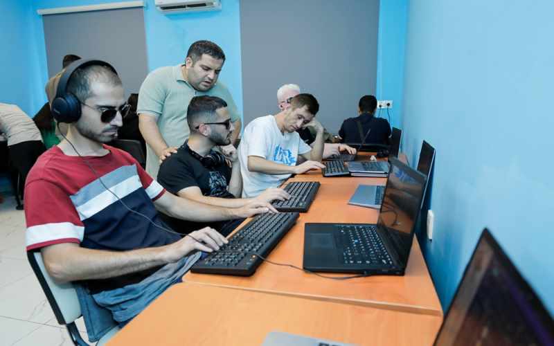 Gözdən əlilliyi olan şəxslər üçün növbəti peşə kursuna başlanıb - FOTOLAR
