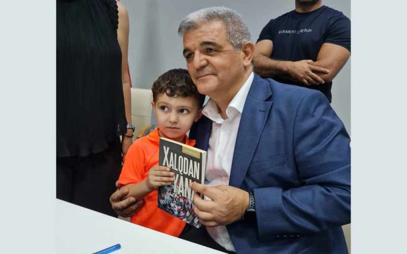 Fazil Mustafa seçicilərlə sonuncu görüşünü keçirib - FOTOLAR