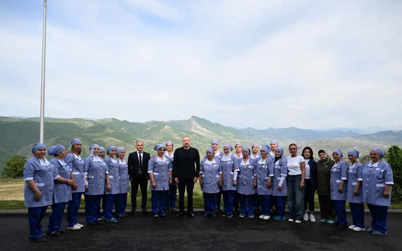 İlham Əliyev “LATIFA” Laçın tikiş fabrikinin açılışında iştirak edib