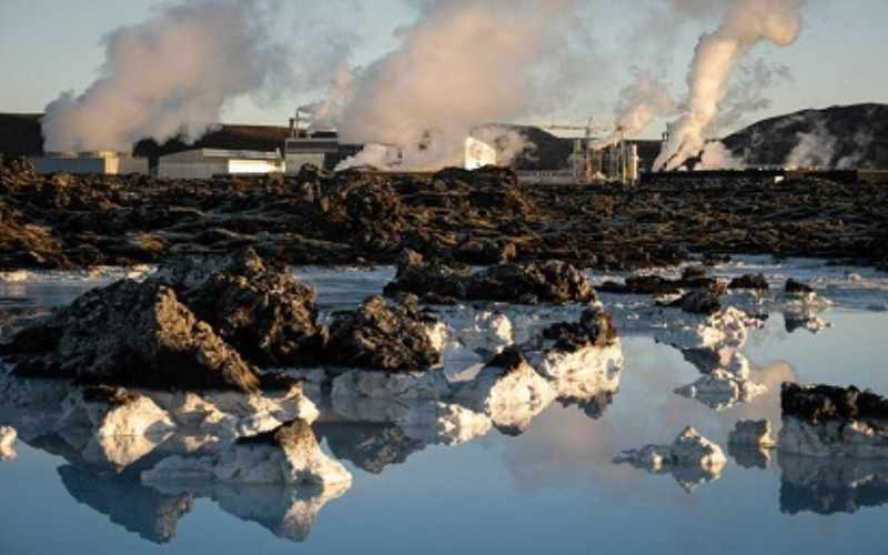İslandiyanın paytaxtı yaxınlığındakı Qrindavik şəhəri vulkan püskürməsi nəticəsində məhv ola bilər
