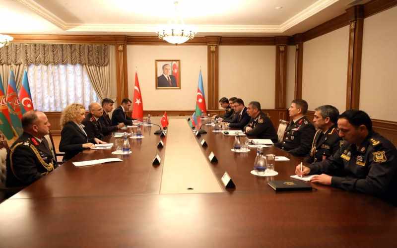 Azərbaycan-Türkiyə arasında hərbi əməkdaşlıq məsələləri müzakirə edilib