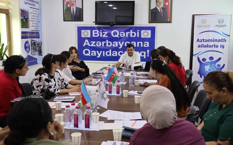 “Aztəminatlı Ailələrlə İş” layihəsi çərçivəsində maarifləndirici təlimlərə start verildi - FOTOLAR