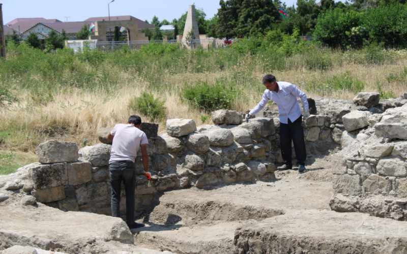 AĞSU ŞƏHƏRİ ƏRAZİSİNDƏKİ ŞIXMƏZİD XANƏGAH KOMPLEKSİNDƏ  ARXEOLOJİ TƏDQİQATLAR (15 MAY – 13 İYUN 2025-Cİ İL) / FOTOLAR