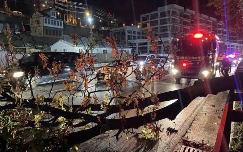 Trabzonda güclü fırtına maddi ziyana və xəsarətlərə səbəb olub - ÖZƏL