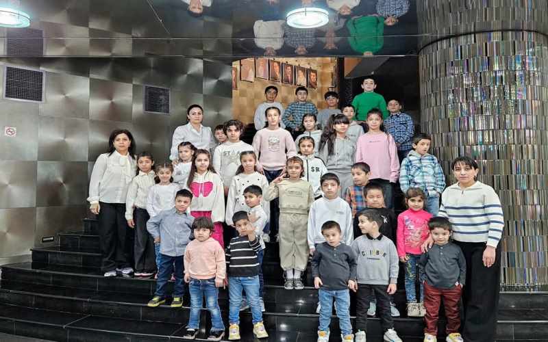 Xüsusi qayğıya ehtiyacı olan uşaqların teatra səfəri təşkil olunub