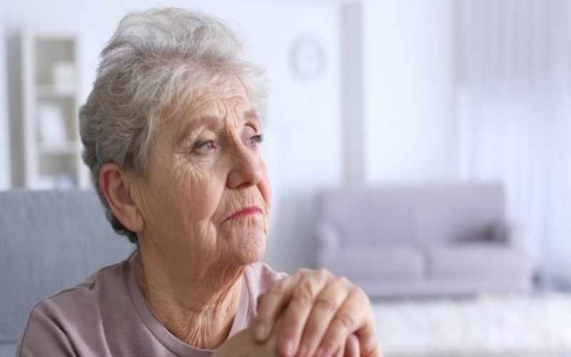 Depressiv simptomlar yaşlı insanlarda yaddaşın zəifləməsini sürətləndirə bilər