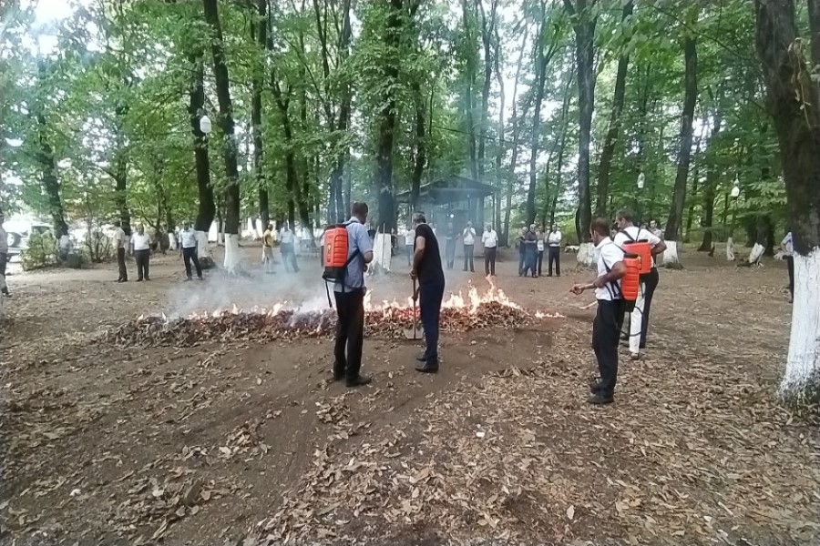 Hirkan Milli Parkında yanğın təhlükəsizliyinə dair nəzəri-praktiki tədbir keçirilib - FOTOLAR