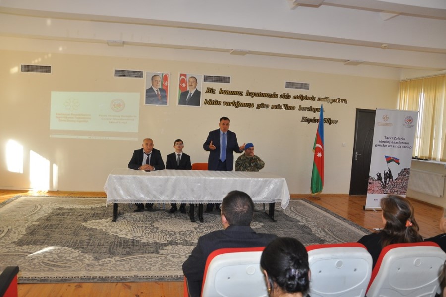 Yevlax şəhərində “Tarixi Zəfərin ideoloji əsaslarının gənclər arasında təbliği” layihəsi çərçivəsində ilk maarifləndirici görüş keçrildi - FOTOLAR
