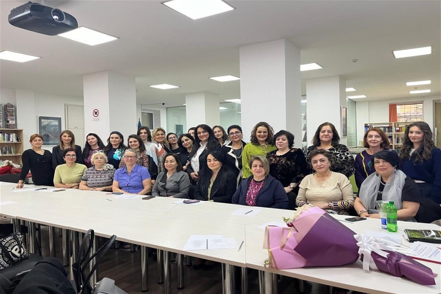 Rumıniyalı alim və şair Emilia İvanku ADU-da qonaq olub
