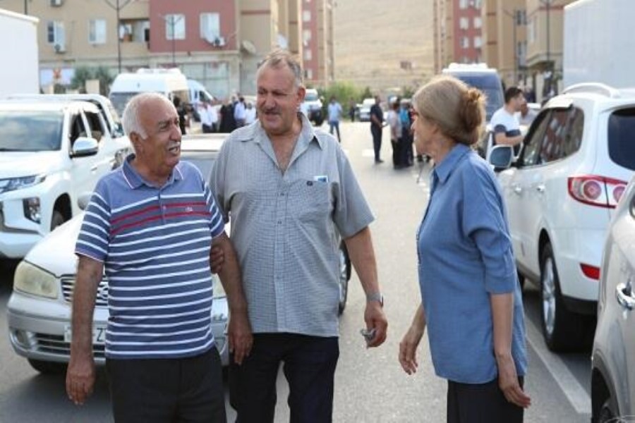 Daha bir neçə ailə Laçına yola salındı