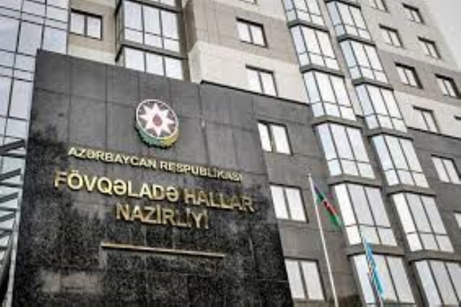 Azyaşlı mənzildə köməksiz vəziyyətdə qalıb