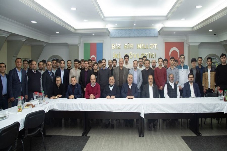 Türkiyənin məşhur yazıçıları Gənclərə Yardım Fondunun qonağı olub - FOTOLAR