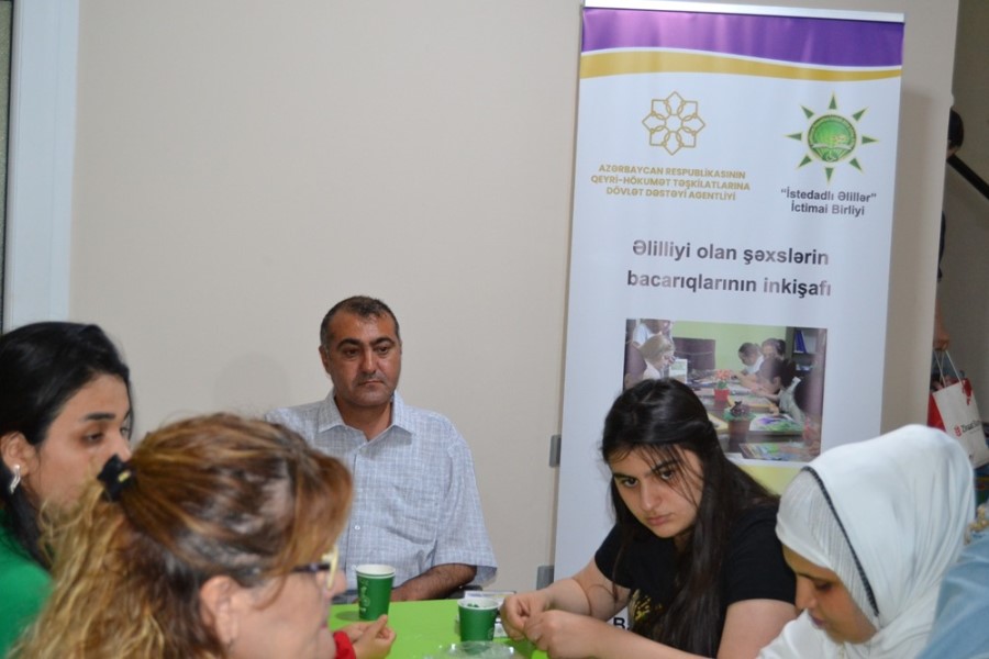 Əlilliyi olan şəxslərin bacarıqları inkişaf etdirilir - FOTOLAR