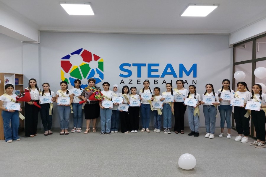STEAM Mərkəzlərində keçirilən bağlanış mərasimlərində iştirakçılar sertifikatlarla təltif edilib