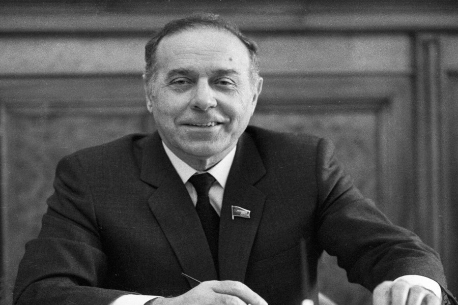 Heydər Əliyev və Azərbaycanın sosial islahatlar sahəsindəki uğurları: QHT sədri yazır