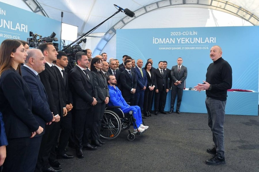 Prezident Masallı voleybol məktəbinin yetirməsini mükafatlandırıb