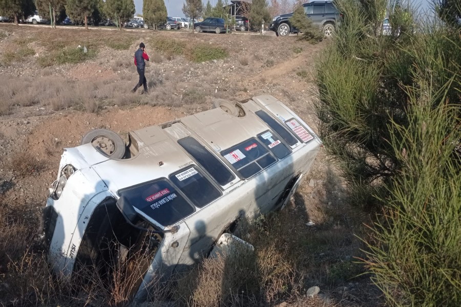 Avtobus aşdı, ölənlər var