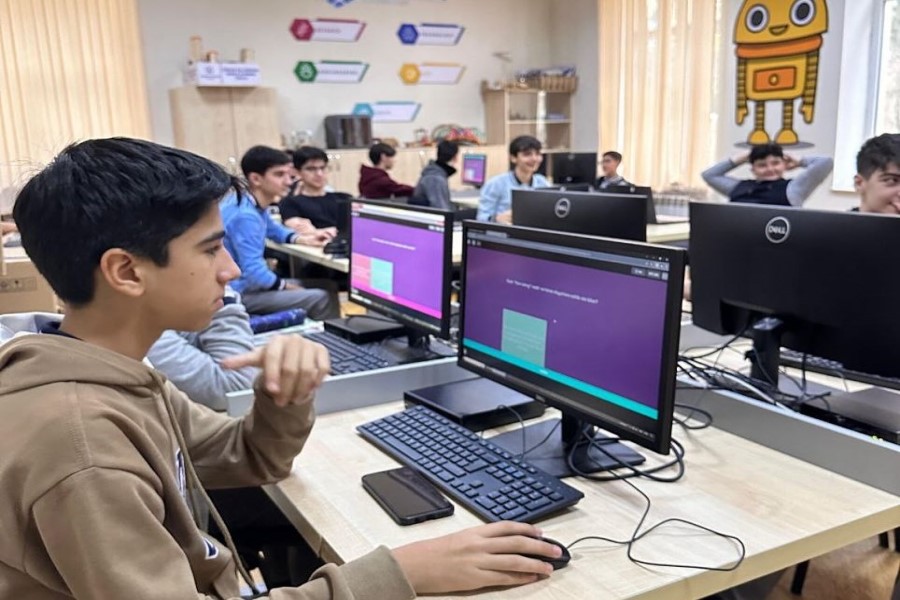 Uşaq Səfirlər Məclisinin “Robocoder” təlimlər silsiləsi davam edir - FOTOLAR
