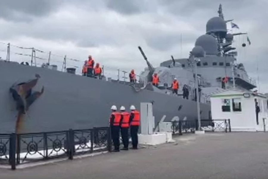 Rusiyanın “Tatarıstan” raket gəmisi Bakı limanına gəlib