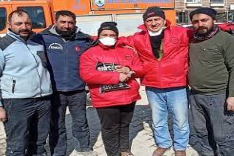 Hatayda dağıntılar arasında tapılan 411 min lirə sahibinə təhvil verilib - ÖZƏL