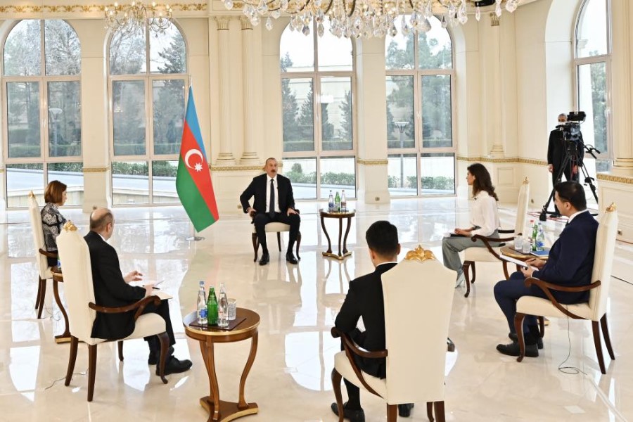 Prezident İlham Əliyev yerli televiziya kanallarına müsahibə verir - FOTO