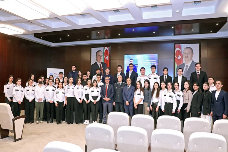 Mediasiya Şurası İdarə Heyətinin sədri gənclərlə görüş keçirib - FOTOLAR