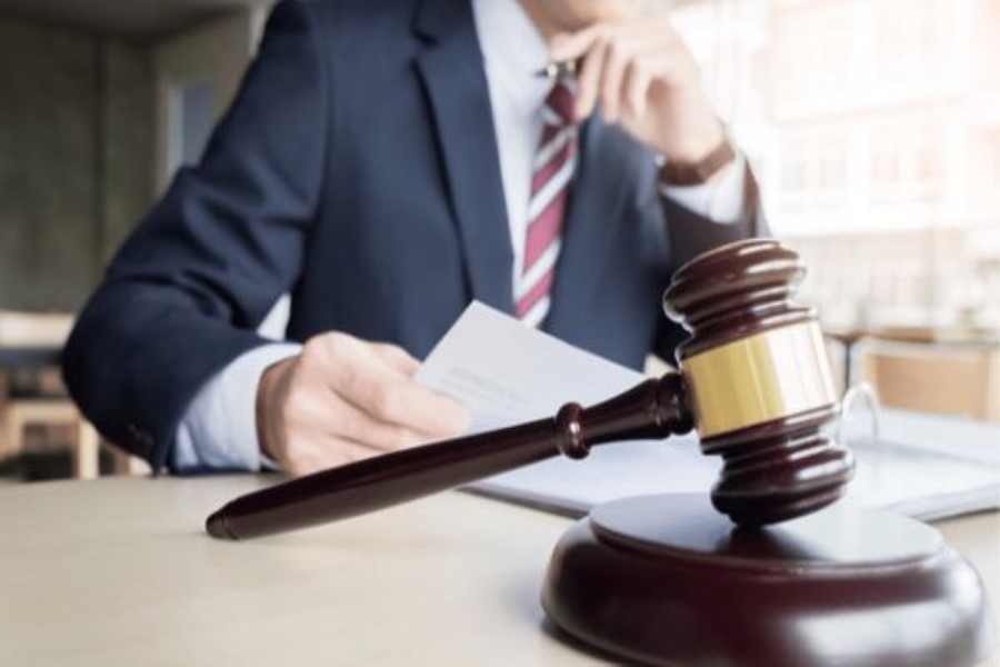 Hüquqşünaslar arasında hüquq jurnalları ilə bağlı SORĞU keçirilir