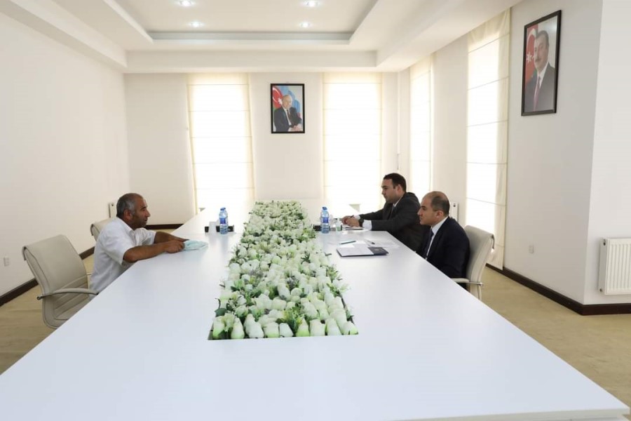 Nazirliyin Aparatının rəhbəri Fuad Musayev Quba rayonunda vətəndaşları qəbul edib