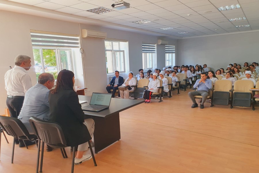 Əczaçılar Klubu növbəti tədbiri 1 nömrəli tibb kollecində leçirdi