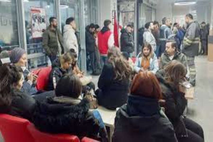 Niğde və Kırıkkaledə Türk Qızıl Aypara Cəmiyyətinin qanvermə mərkəzlərində izdiham yaşanıb - ÖZƏL