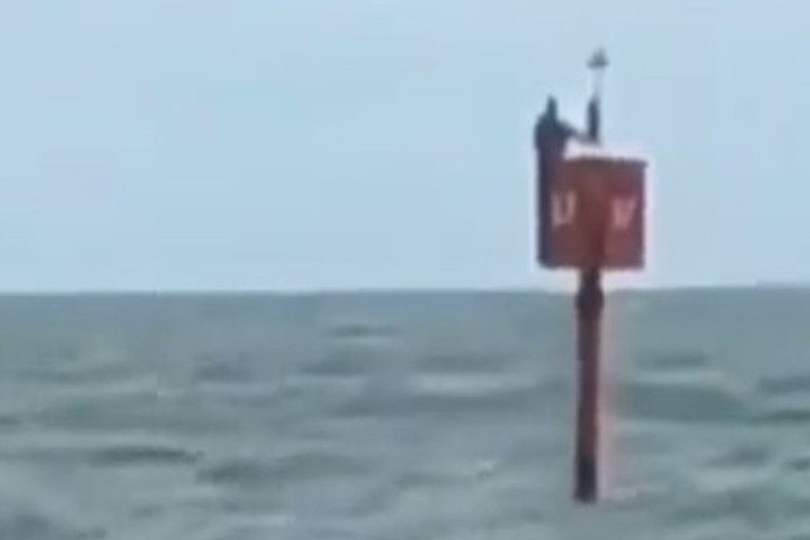 İtkin düşən balıqçı şamandıra üstündə iki gün sağ qalıb - ÖZƏL