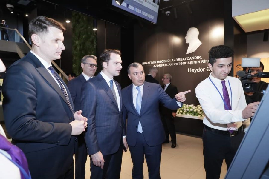 Rumıniyanın energetika naziri Sebastyan-İoan Burdujanın rəhbərlik etdiyi nümayəndə heyəti DOST mərkəzində olub