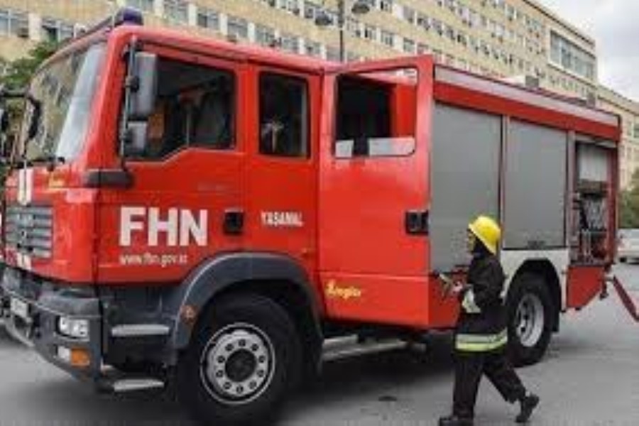 N.Nərimanov küçəsində minik avtomobilində yanğın baş verib