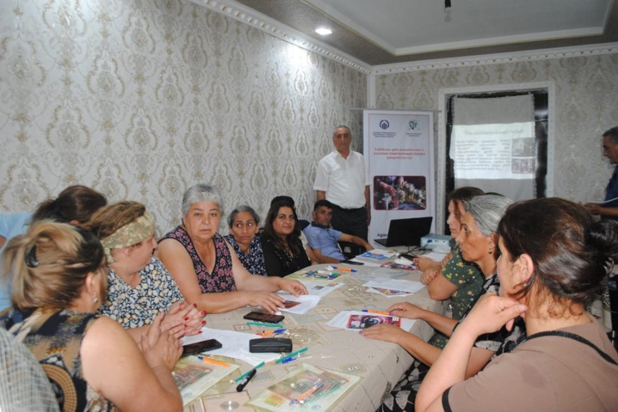 Evdə hazırlanan konservlərdən zəhərlənmə hallarına qarşı maarifləndirici təlimlər keçirilib - FOTOLAR