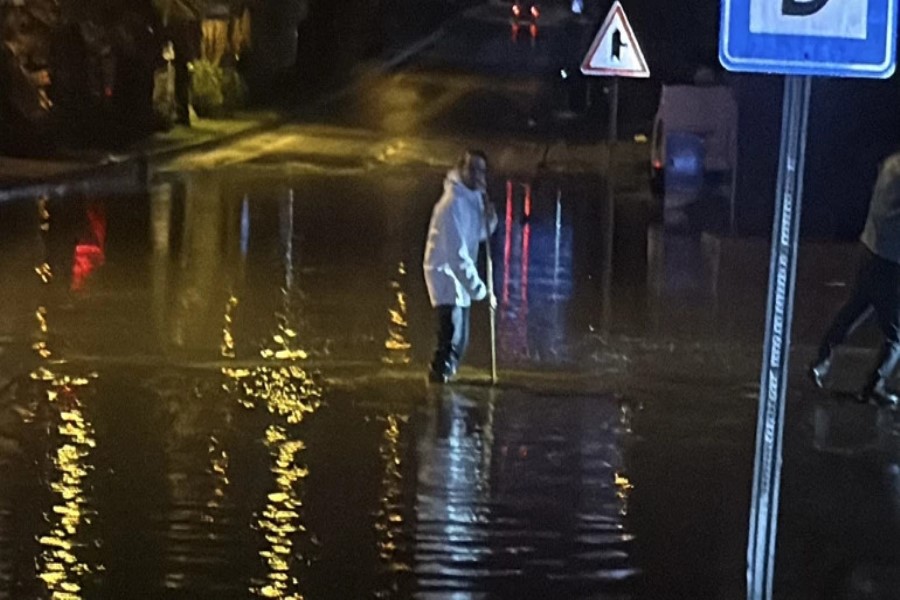 Bodrumda güclü yağış və dolu! Yollar gölə çevrildi... 4 ev təxliyə edildi