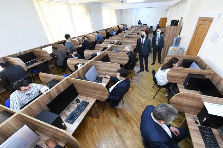 Notariat fəaliyyəti ilə məşğul olmaq istəyən namizədlərlə test imtahanı keçirilib