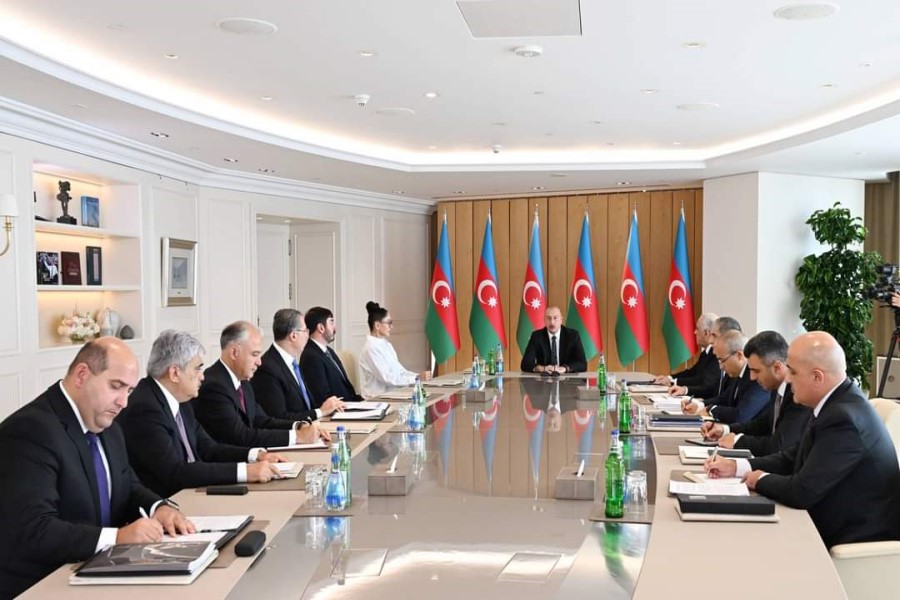 İlham Əliyevin yanında iqtisadi məsələlərə həsr olunmuş müşavirə keçirilib