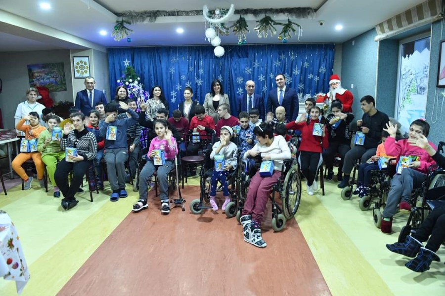 Ədliyyə işçiləri xüsusi qayğıya ehtiyacı olan uşaqlara baş çəkiblər