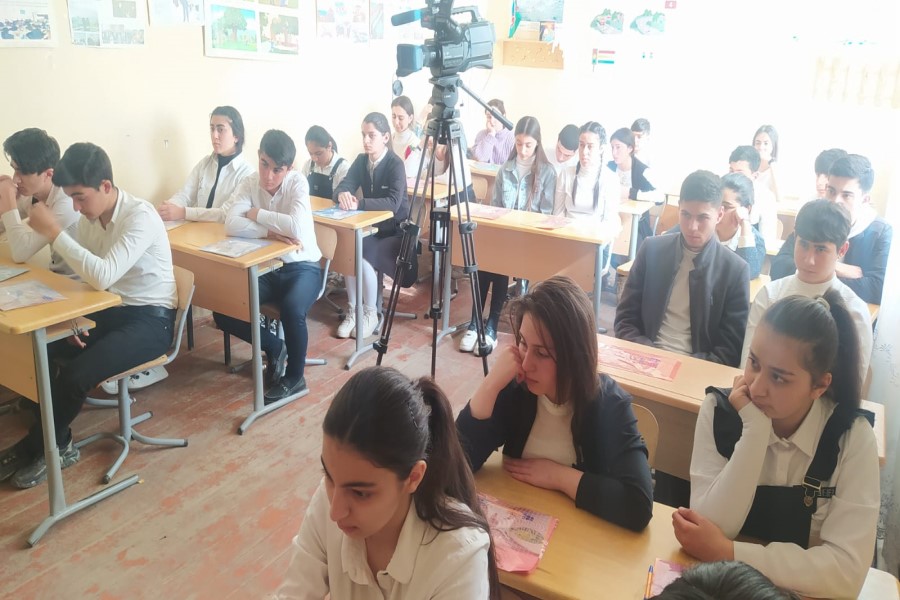 Ağdami rayonu Quzanlı qəsəbəsində orta məktəbində layihə çərçivəsində “Erkən nigah və onun fəsadları” mövzusunda maarifləndirmə tədbiri keçirildi.