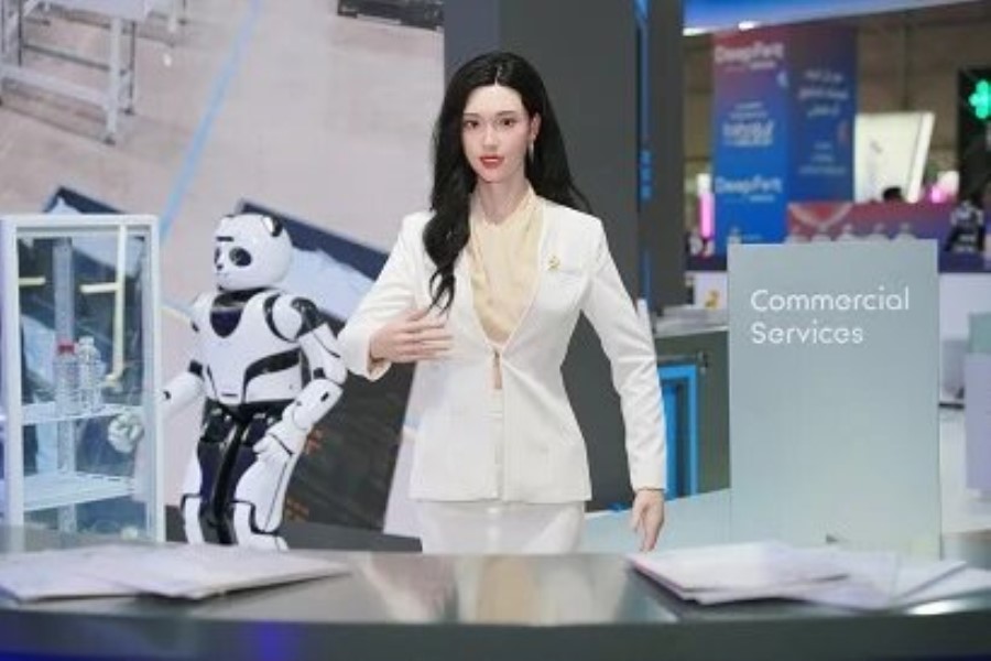Çin şirkəti bufetlər üçün içki təqdim edən robot panda və robot qız hazırlayır
