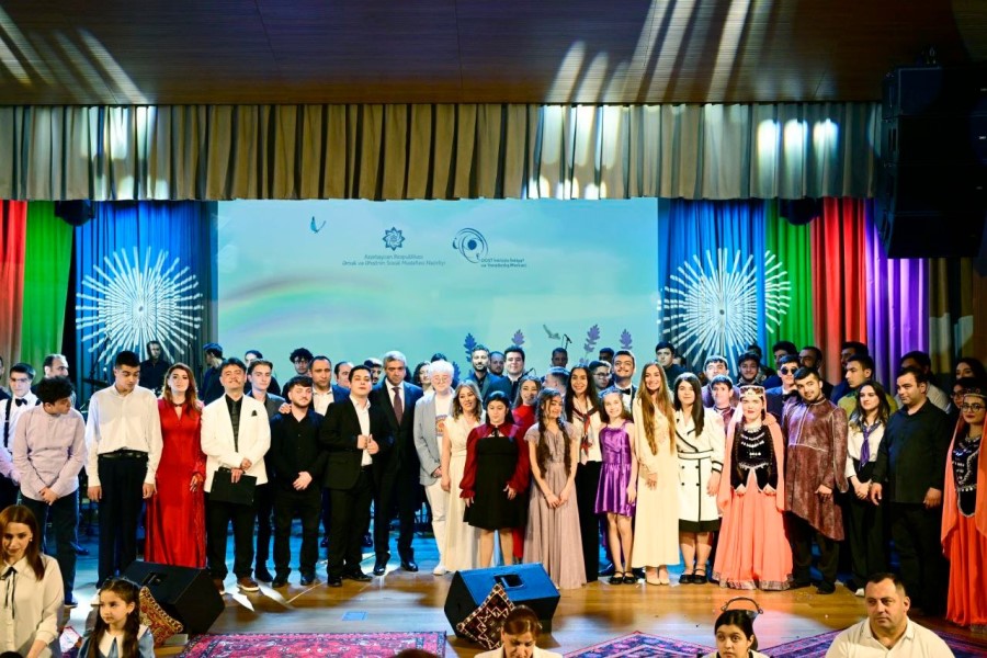 Leyla Əliyeva və Arzu Əliyeva həssas qruplara aid şəxslərin yaradıcılıq prosesi ilə tanış olublar