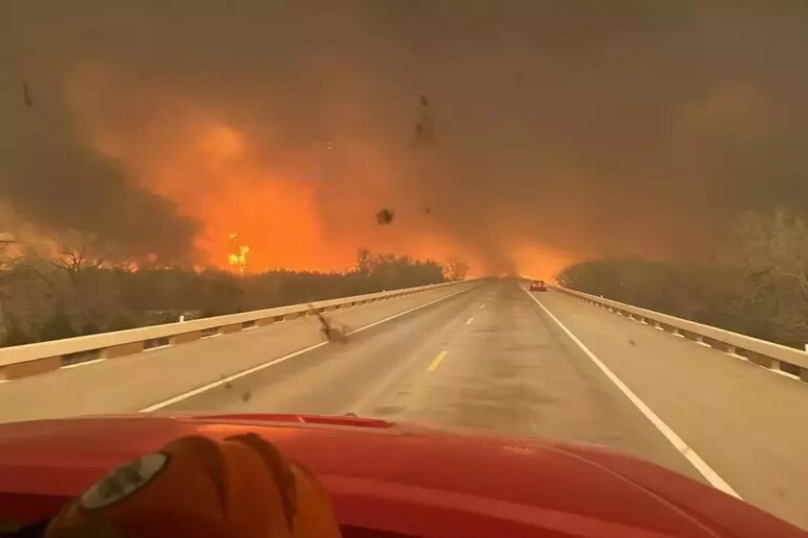 Texas meşə yanğınları ilə mübarizə aparır!