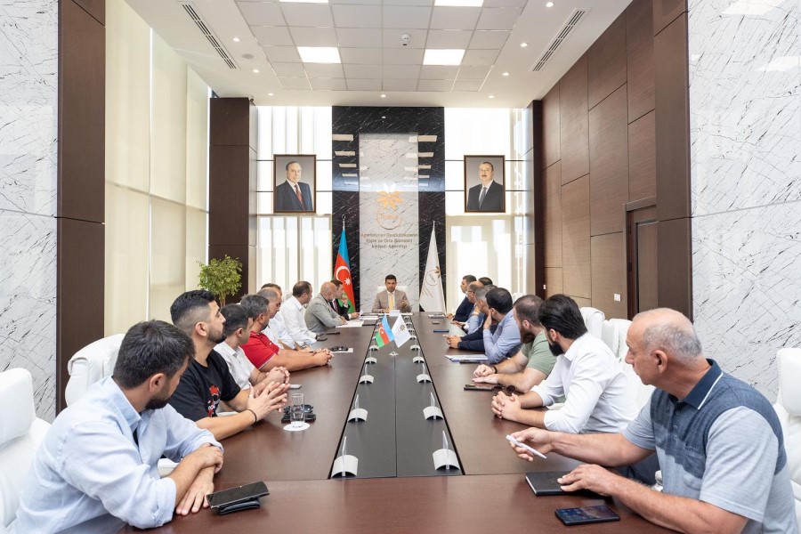 Qida və içki sektorunda fəaliyyət göstərən sahibkarlarla görüş keçirilib - FOTOLAR