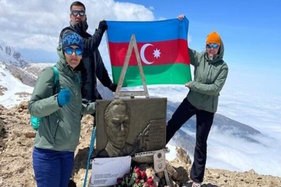 FHN-in bir qrup əməkdaşı “Heydər zirvəsi”nə yürüş etdi