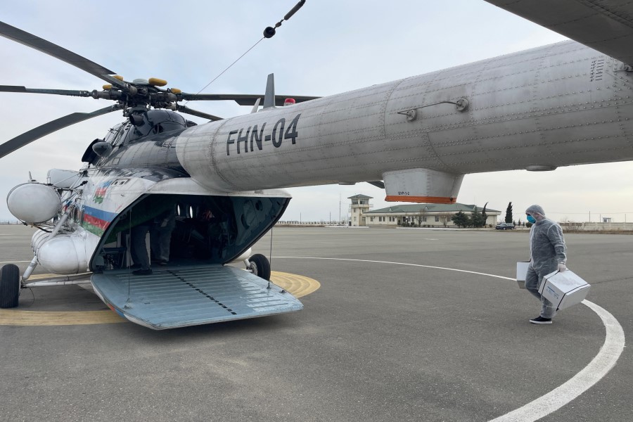 FHN-in helikopteri ilə vəhşi heyvanların peyvəndləməsi aparılıb